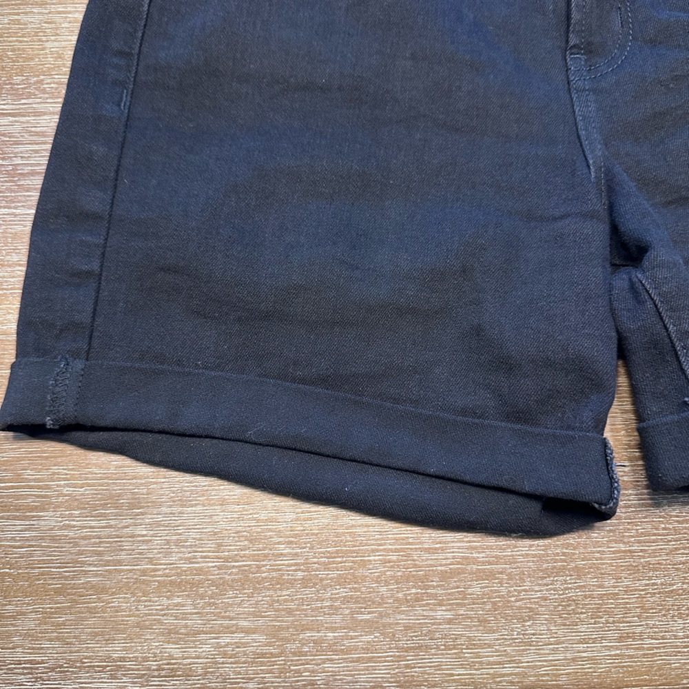 Old Navy Mid-rise Cuffed Black Wash Stretch Jean Shorts 5” Inseam Size 4 - Picture 2 of 5